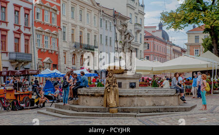 Lemberg, Ukraine - Juli, 26,2018: Street Entertainer in den Straßen von Lviv, Ukraine Stockfoto