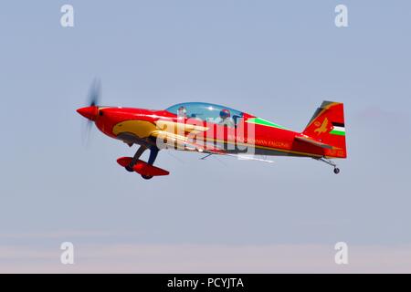 Die Royal Jordanian Falcons - Extra 300 LX Flugzeuge mit einer beeindruckenden neuen Lackierung an der Royal International Air Tattoo 2018 Stockfoto