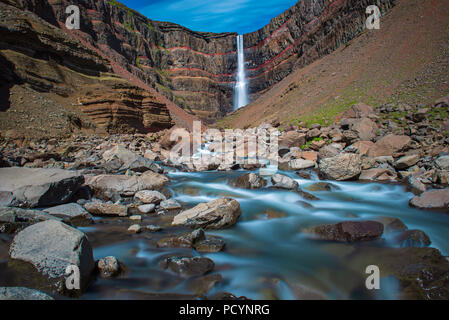 Hengifoss Wasserfall in Island Stockfoto