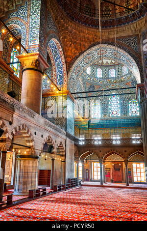 Blaue Moschee Innenraum, Sultan Ahmed Moschee, UNESCO-Weltkulturerbe, Istanbul, Türkei Stockfoto