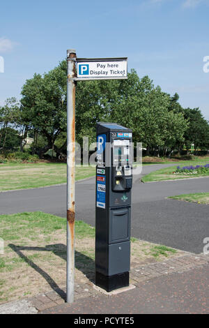 Parkplatz Schilder und Maschinen auf Straßen von Southport Stockfoto