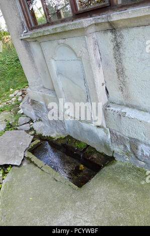 Symbole in der Heiligen Quelle von Arapovski Kloster "St. Nedelja" Stockfoto