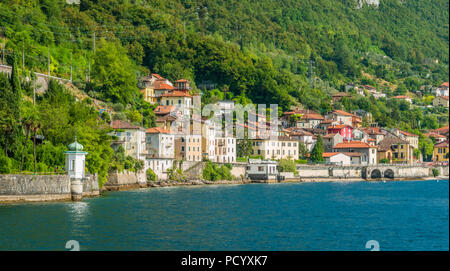 Szenische Sicht auf die Straße von fiumelatte nach Varenna am Comer See. Lombardei, Italien. Stockfoto