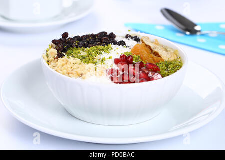 Traditionelle türkische Süßspeise Ashure - Noahs Pudding Stockfoto