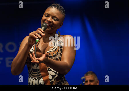 Rom, Italien. 02 Aug, 2018. Lizz Wright, eine junge Sängerin von einer kleinen Stadt in Georgia, begann, Gospel zu singen und das Klavier in der Kirche spielen, und dann wurde im Jazz und Blues Musik interessiert. Credit: Leo Claudio De Petris/Pacific Press/Alamy leben Nachrichten Stockfoto