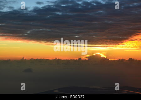 Wewak Hafen und Kairuru Insel, Murik Seen aus der Luft. Papua Neu Guinea. Stockfoto