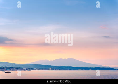 Strand von Morong, Bataan, Philippinen. Stockfoto