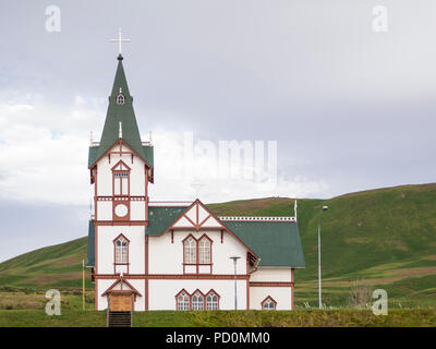 Húsavíkurkirkja, Husavik Kirche in der Bucht Skjálfandi, North Island Stockfoto