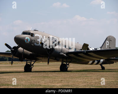 Douglas Dakota DC-3 C-47-'Drag'em'oot', Headcorn, Kent, Großbritannien Stockfoto