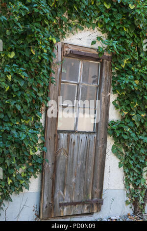 Alten antiken Holzmöbeln in einem alten Haus Schweiz Stockfoto