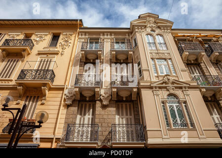 Alten Wohnung Gebäude, traditionelle Häuser mit Balkonen im Fürstentum Monaco, Europa, Wohn- Architektur Stockfoto