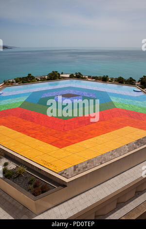 Hexa Gnade Rate durch Victor Vasarely auf dem Dach des Monaco Convention Center, 1979 von der Vasarely Stiftung erstellt Stockfoto