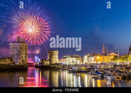 LA ROCHELLE, Frankreich - 14. JULI 2018: Feuerwerk in La Rochelle während der französischen Nationalen Tag Stockfoto