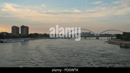 Sonnenuntergang an der Donau in Novi Sad, Serbien Stockfoto