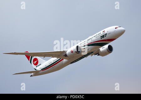 Boeing hat die 787 in der Bangladesh Airlines Bemalung auf der Farnborough International Airshow 2018 Stockfoto