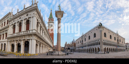 Venedig, Italien, 21. März 2018: Sonniger Tag panorama Blick auf den Markusplatz mit Dogenpalast in Venedig, Italien Stockfoto