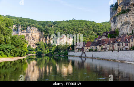 Schönen La Roque-Gageac Dorf am nördlichen Ufer des Flusses Dordogne, Frankreich Stockfoto