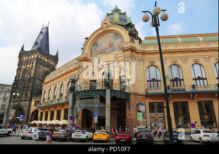 Jun 11, 2018 - Prag, Tschechische Republik: Jugendstilgebäude, Rathaus, Theater und Oper am Platz der Republik in Prag, Tschechische Republik Stockfoto