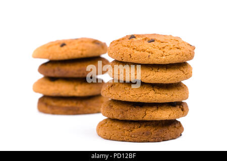 Zwei Stapel von oatmeal Chocolate Chip Cookies auf weißem Hintergrund Stockfoto