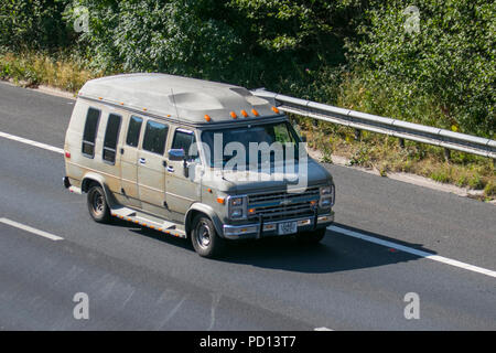 G42DKC 1989 Chrysler GMV UK Fahrzeug Verkehr, Transport, Sammelfahrzeuge Limousinen, Transporter, 80er Jahre Wohnmobil, kombi, Kombi, Wohnmobil, Wohnmobil, Umbau, Umbauten, Mikrobus, Bus, Wohnmobile auf der 3-spurigen Autobahn M55 Autobahn, Blackpool, UK Stockfoto