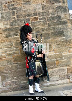 Dudelsackpfeifer, Zentrum von Edinburgh, Schottland. Stockfoto