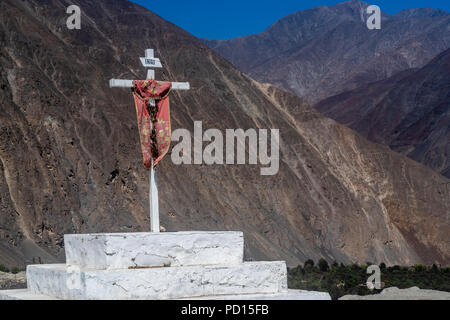 Kreuzung im Tal des Flusses Cañete, Anden, Lima, Peru. Stockfoto