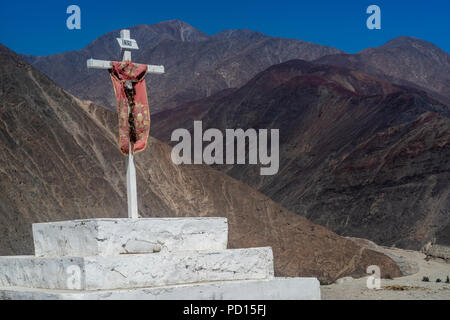 Kreuzung im Tal des Flusses Cañete, Anden, Lima, Peru. Stockfoto