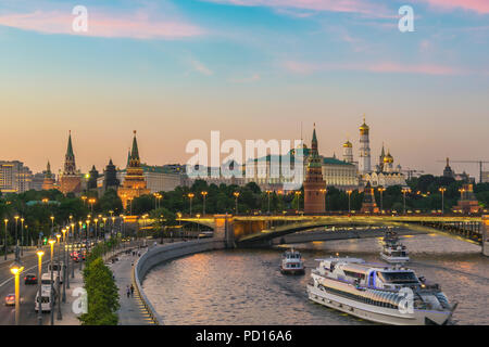 Moskau City Skyline Sonnenuntergang am Roten Platz und Kreml Moskwa, Moskau, Russland Stockfoto
