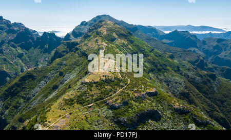 Luftaufnahme von "Pico Ruivo" Wanderweg von 'Achada do Teixeira', der Insel Madeira. Stockfoto