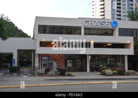 Chase Bank Gebäude, Geldautomat und Drive-Thru in der Innenstadt von Bellevue, WA, USA; August 2018 Stockfoto