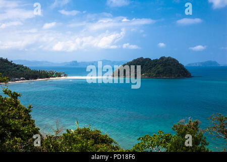 Panoramablick auf die unglaubliche Schönheit der Marimegmeg Strand in Palawan, Philippinen. Stockfoto