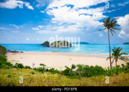 Schöne Aussicht auf die Halbinsel von tropischen Nacpan Strand bei Palawan. Philippinen. Stockfoto