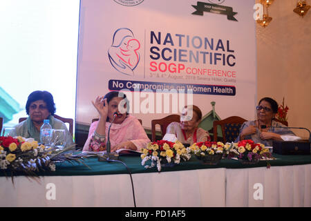 Quetta, Pakistan. August 04 2018: Leitender Gynäkologe Professor Dr. Shahnaz Baloch Adressierung an Nationalen wissenschaftlichen SOGP Konferenz über die Gesundheit von Frauen durch SOGP Balochistan Kapitel im Serena Hotel organisiert. Credit: ZMA Fotos/Alamy leben Nachrichten Stockfoto