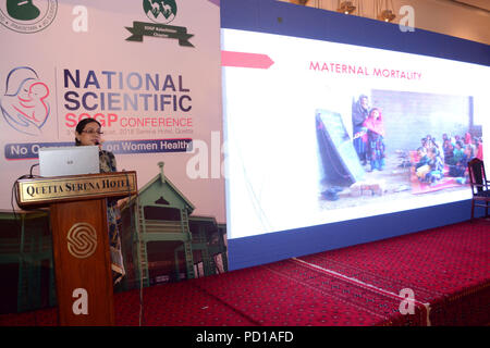 Quetta, Pakistan. August 04 2018: Leitender Gynäkologe Professor Dr. Naila Ehsan Adressierung an Nationalen wissenschaftlichen SOGP Konferenz über die Gesundheit von Frauen durch SOGP Balochistan Kapitel im Serena Hotel organisiert. Credit: ZMA Fotos/Alamy leben Nachrichten Stockfoto