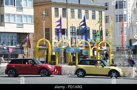 Brighton UK 5. August 2018 - Sicherheit Sperren auf Brighton Seafront am Morgen nach der jährlichen Pride Parade und Party. Es wird geschätzt über 250000 Menschen die Parade und Britney Spears Konzert am Samstag sorgte aber kämpfte, um nach Hause zu kommen, weil der Bahnhof hatte aus Gründen der Sicherheit aufgrund der Zahlen, die versuchen, die Züge zu fangen, geschlossen zu werden. Foto von Simon Dack Stockfoto