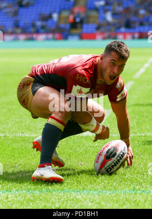 Bolton, Großbritannien. 5. August 2018. Der Universität von Bolton Stadium, Bolton, England; Ladbrokes Rugby Challenge Cup Halbfinale, St Helens versus Katalanen Drachen; Benjamin Garcia der Katalanischen Drachen feiert seinen zweiten Versuch in der 38. Minute machen es 0-25 Stockfoto