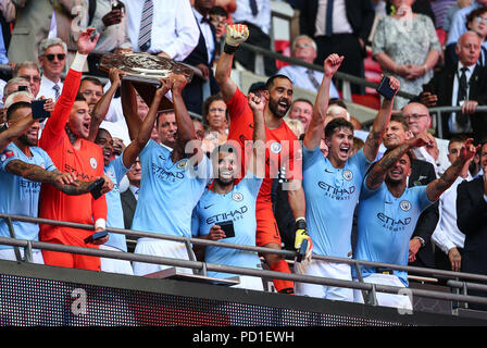 London, Großbritannien. 05 Aug, 2018. Manchester City heben Sie die FA Community Shield nach dem Sieg gegen Chelsea 2-0 im Wembley Stadium am 5. August 2018 in London, England. (Foto von John rainford/phcimages.com) Credit: PHC Images/Alamy leben Nachrichten Stockfoto