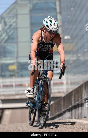 ExCel London, UK, 5. August 2018. Brit Jenny Manieren, Elite Frauen. Die Männer und Frauen Elite Rennen gewinnen ein erstklassiges Feld der internationalen Athleten. Jetzt in seinem 22. Jahr, die AJ Bell London Triathlon ist der weltweit größte Triathlon, dieses Jahr erfreut über 10.000 Triathleten und Elite Racers. Credit: Imageplotter Nachrichten und Sport/Alamy leben Nachrichten Stockfoto