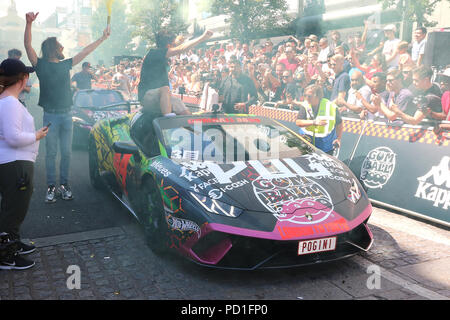 London, Großbritannien. 05 Aug, 2018. Gumball 3000 Start und die Fahne fallen lassen, Covent Garden, London, UK, 05 August 2018, Foto von Richard Goldschmidt, Celebs kommen zusammen für eine epische Autofahrt von London nach Tokyo in nur 7 Tagen Geld für die Gumball 3000 Stiftung zu heben eine Vielzahl von Jugend für die Unterstützung von Projekten in einkommensschwachen Gemeinden Credit: Rich Gold/Alamy leben Nachrichten Stockfoto