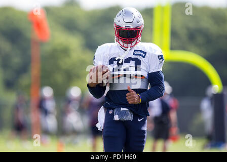 August 4, 2018; Foxborough, MA, USA; New England Patriots zurück läuft, Jeremy Hill (33) beteiligt sich an Übungen während der New England Patriots Trainingslager am Gillette Stadium. Anthony Nesmith/Cal Sport Media Stockfoto