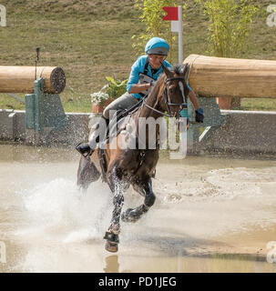 Gatcombe Park Gloucestershire Magic Millionen Festival britische Eventing. Izzy Taylor & Touchable Läufer der Magic Millionen British Open Championships 2018 Stockfoto