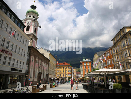 Insbruck, Österreich. 24. Juni, 2018. Eine Szene aus Innsbruck, Österreich. Innsbruck, der Hauptstadt von AustriaÃ¢â'¬â"¢s Western Land Tirol, ist eine Stadt in den Alpen, das lange ein Ziel für den Wintersport. Innsbruck ist auch für seine Kaiserliche und moderne Architektur bekannt. Credit: Leigh Taylor/ZUMA Draht/Alamy leben Nachrichten Stockfoto