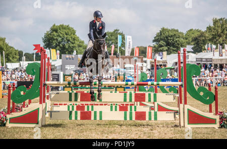 Gatcombe Park Gloucestershire Magic Millionen Festival britische Eventing.. Oliver Townend & Cillnabradden Evocompeting im Springreiten für die Magie von Millionen British Open Championships. Stockfoto