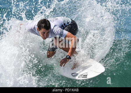 Huntington Beach, Kalifornien, USA. 2 Aug, 2018. LUCCA MESINAS konkurriert in der dritten Runde von Vans US Open in Huntington Beach, Kalifornien. Credit: Amy Sanderson/ZUMA Draht/Alamy leben Nachrichten Stockfoto