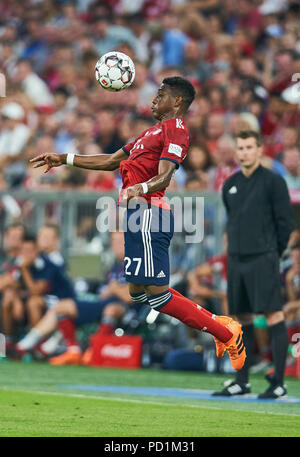 München, Deutschland. 5. August 2018. FC Bayern München - Manchester United, August 05, 2018 David Alaba, FCB 27 Antriebe, Steuerungen, die Kugel, Action, full-size, Single Action mit Kugel, vollen Körper, ganze Zahl, Ausschnitt, einzelne Schüsse, Kugel Behandlung, Pick-up, Kopfzeile, Ausschneiden, FC Bayern München - Manchester United 1-0 Test Match, Freundschaftsspiel, Manu, Saison 2018/2019, 5. August 2018 in München, A l l i a n z a r e n a, Deutschland. © Peter Schatz/Alamy Live News Credit: Peter Schatz/Alamy leben Nachrichten Stockfoto