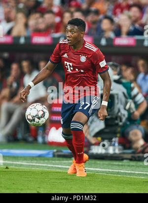München, Deutschland. 5. August 2018. FC Bayern München - Manchester United, August 05, 2018 David Alaba, FCB 27 Antriebe, Steuerungen, die Kugel, Action, full-size, Single Action mit Kugel, vollen Körper, ganze Zahl, Ausschnitt, einzelne Schüsse, Kugel Behandlung, Pick-up, Kopfzeile, Ausschneiden, FC Bayern München - Manchester United 1-0 Test Match, Freundschaftsspiel, Manu, Saison 2018/2019, 5. August 2018 in München, A l l i a n z a r e n a, Deutschland. © Peter Schatz/Alamy Live News Credit: Peter Schatz/Alamy leben Nachrichten Stockfoto