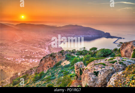 Sonnenuntergang über dem Mittelmeer in Oran, Algerien Stockfoto