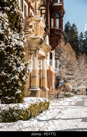 Details von Schloss Peles, die ehemalige königliche Sommerresidenz in Sinaia, Rumänien Stockfoto