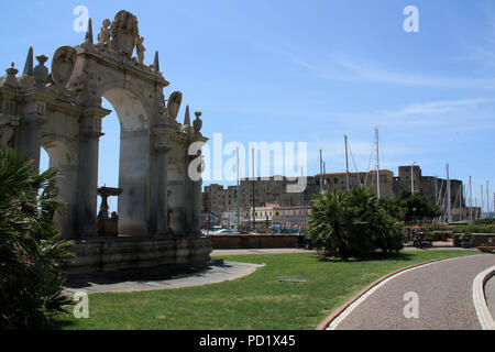 Fontana del Gigante, von Pietro Bernini im 17. Jahrhundert entworfen, am Hafen von Neapel, Italien Stockfoto