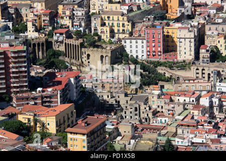 Atemberaubende Sicht auf Sorrento, vom Castel Sant'Elmo in Neapel, Italien Stockfoto